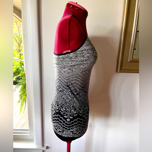 Black and White Patterned Tank Top - Picture 7 of 9